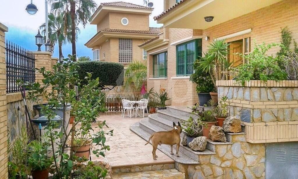 8 bedroom Villa in Benidorm - ABC83637 - Photo - 2