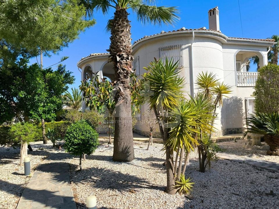 Villa de 5 chambres à Torrevieja - SV88368 - Photo - 1
