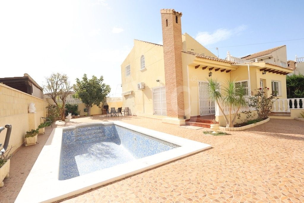 Villa de 4 chambres à Playa Flamenca - DMS142399 - Photo - 1