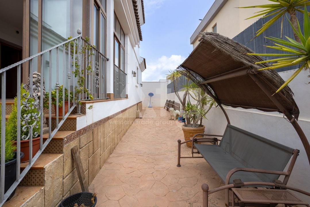 Villa de 4 chambres à Los Montesinos - BCH94351 - Photo - 35