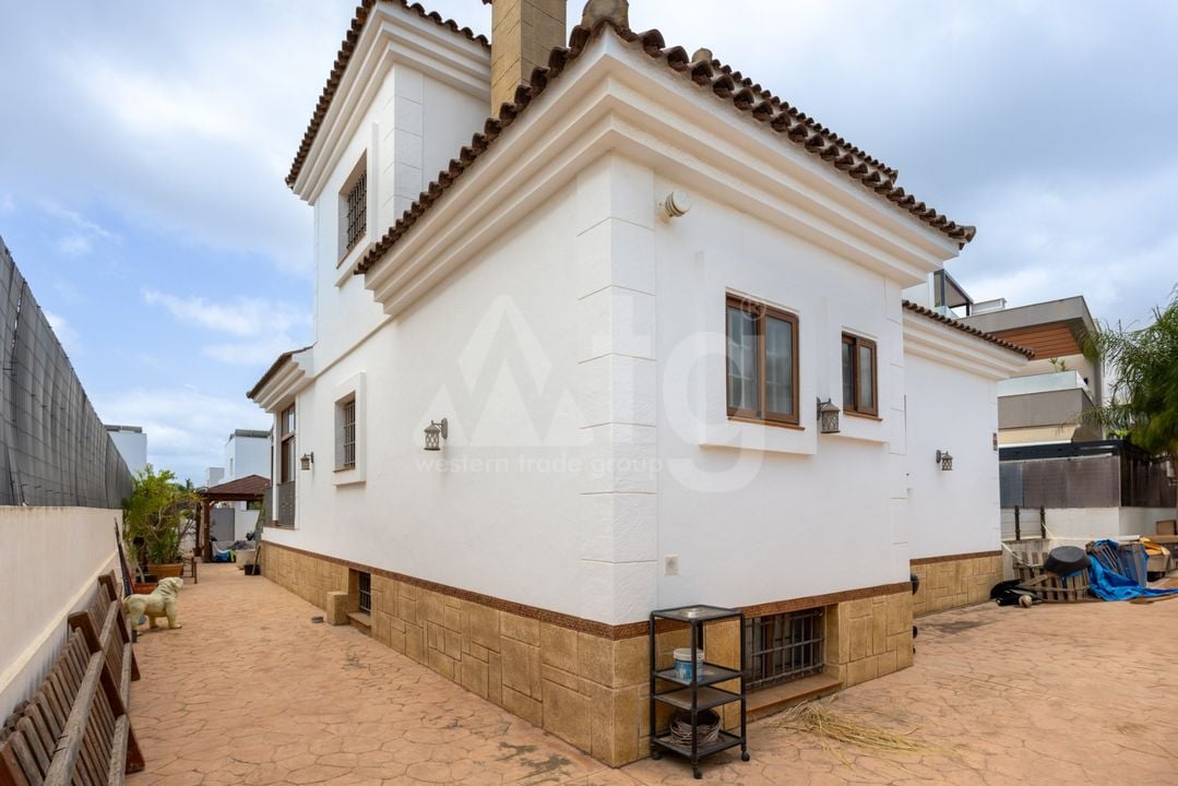Villa de 4 chambres à Los Montesinos - BCH94351 - Photo - 37