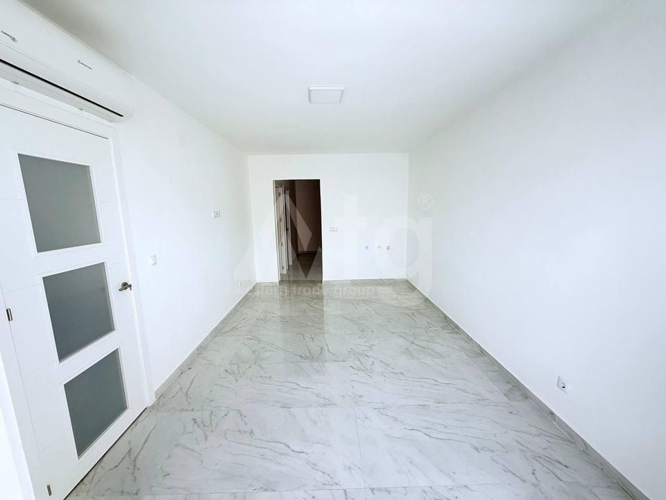 2 bedroom Penthouse in Torrevieja - SHL94413 - Photo - 3