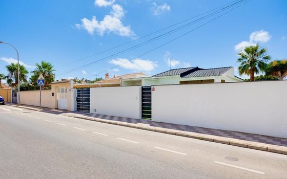 4 bedroom Villa in Torrevieja - SHL101737 - Photo - Small - 30