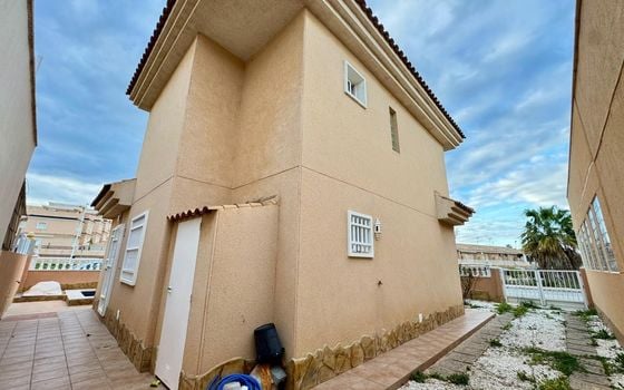3 bedroom Villa in Torrevieja - CRR132022 - Photo - Small - 24