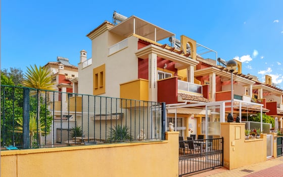 3 bedroom Townhouse in Villamartin - CBB132084 - Photo - 1