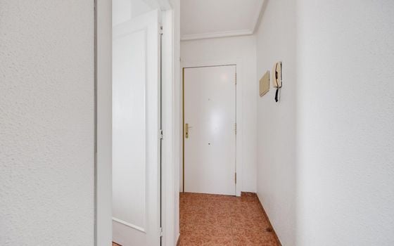 2 bedroom Penthouse in Torrevieja - HRE134637 - Photo - Small - 16