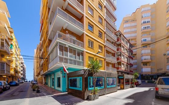 3 bedroom Apartment in Torrevieja - HRE134645 - Photo - 1