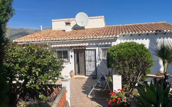 4 bedroom Villa in Orba - OH136302 - Photo - 3