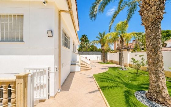 4 bedroom Villa in Dehesa de Campoamor - URE142919 - Photo - Small - 40