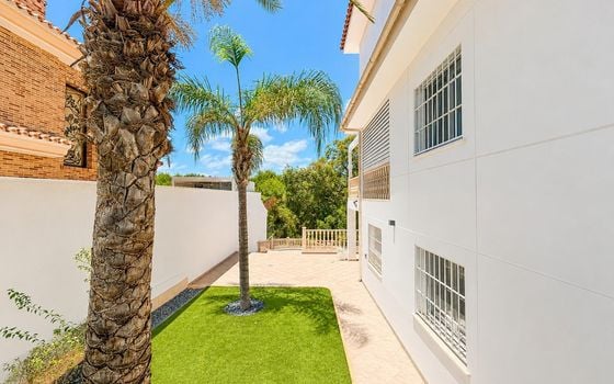 4 bedroom Villa in Dehesa de Campoamor - URE142919 - Photo - Small - 39