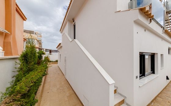 4 bedroom Villa in Torrevieja - CBC37369 - Photo - Small - 45