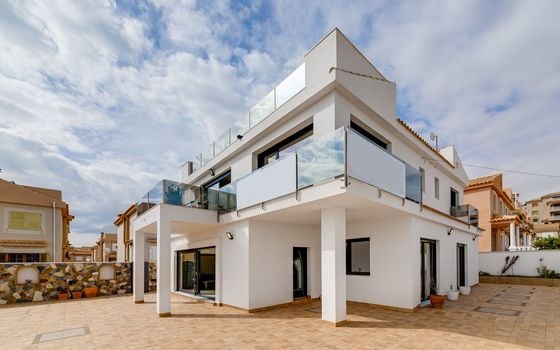 4 bedroom Villa in Torrevieja - CBC37369 - Photo - Small - 47