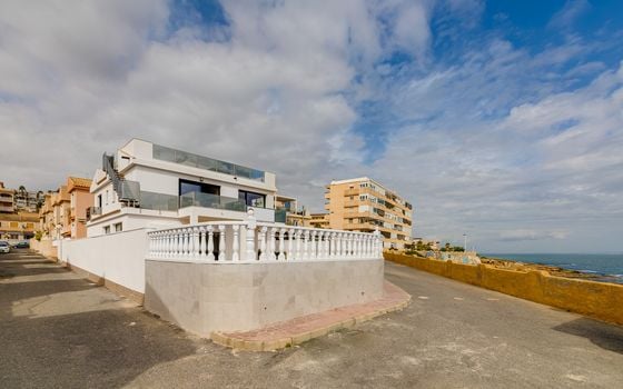 4 bedroom Villa in Torrevieja - CBC37369 - Photo - Small - 49