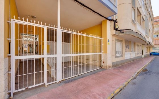 2 bedroom Apartment in Torrevieja - CYM146973 - Photo - Small - 29