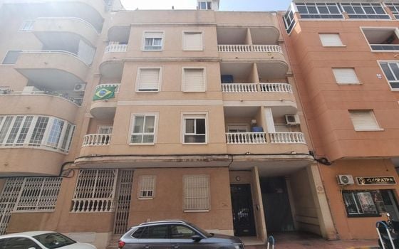 Apartamento de 2 habitaciones en Torrevieja - AG151302 - Foto - 1