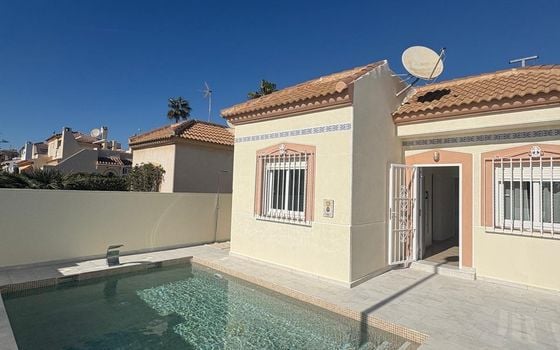 2 bedroom Villa in Torrevieja - AG151359 - Photo - 2