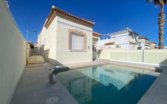 2 bedroom Villa in Torrevieja - AG151359 - Photo - 1