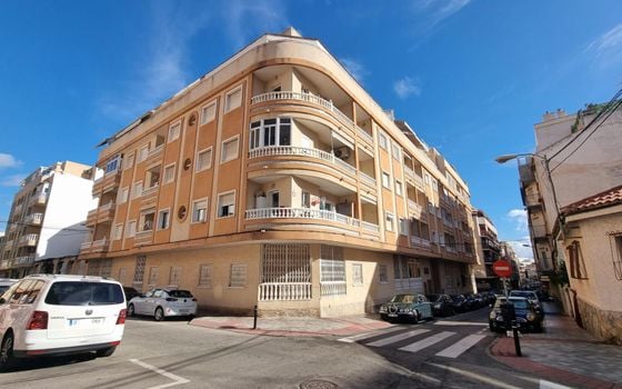 Apartamento de 2 habitaciones en Torrevieja - AG151491 - Foto - 1