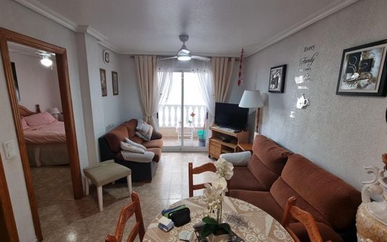 Apartamento de 2 habitaciones en Torrevieja - AG151491 - Foto - 3