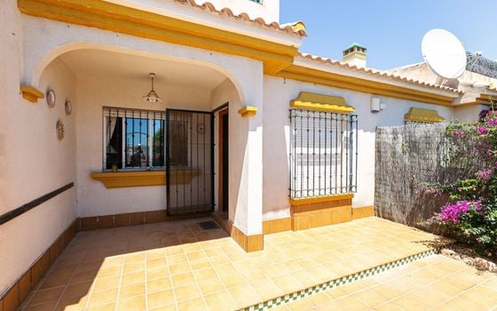 Villa de 2 chambres à Orihuela Costa - AG152280 - Photo - 2