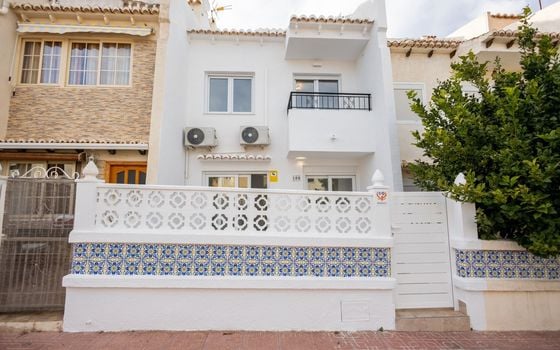 3 bedroom Villa in Torrevieja - AG152550 - Photo - 2
