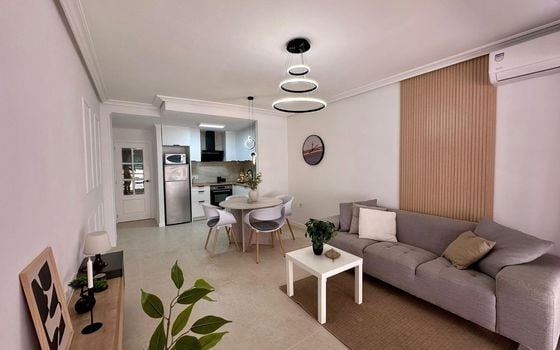 Appartement de 2 chambres à Torrevieja - AG152598 - Photo - 1
