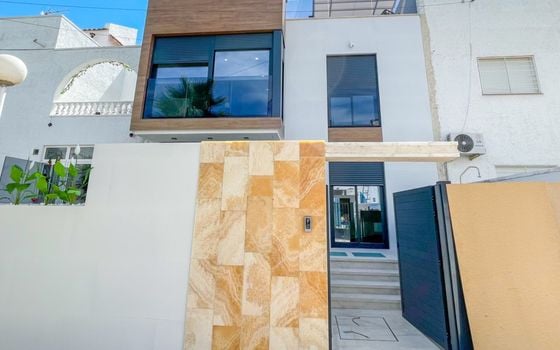3 bedroom Townhouse in Torrevieja - MVR153290 - Photo - 1