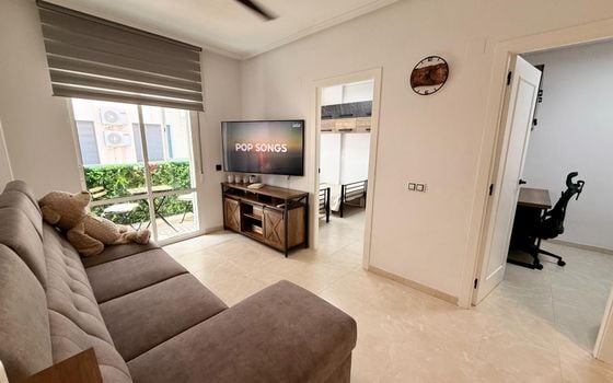 Apartamento de 2 habitaciones en Torrevieja - AG153733 - Foto - 2
