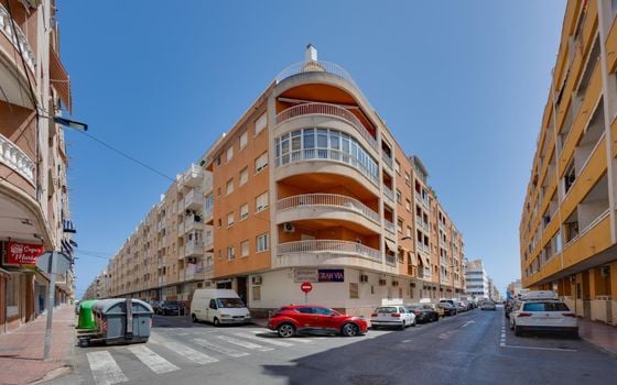 2 bedroom Apartment in Torrevieja - CYM154062 - Photo - 1