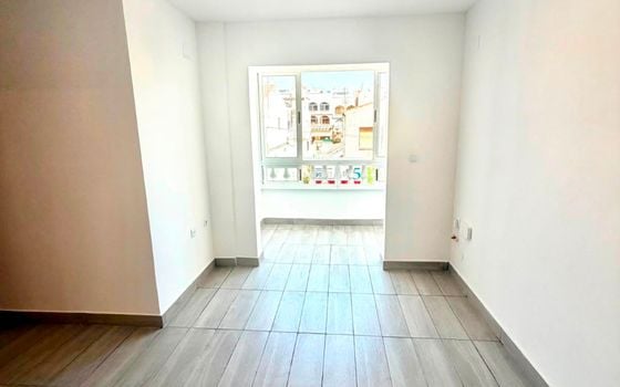 2 bedroom Apartment in Torrevieja - SLI154467 - Photo - 2