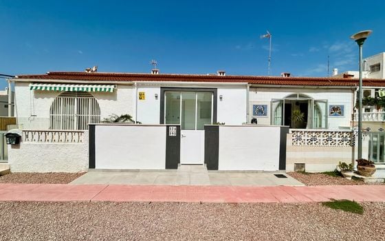 Bungalow de 2 chambres à Torrevieja - SLI154470 - Photo - 1