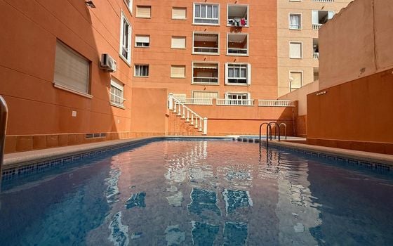 Apartamento de 2 habitaciones en Torrevieja - AG155062 - Foto - 1