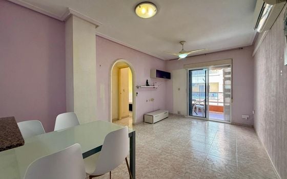 Apartamento de 2 habitaciones en Torrevieja - AG155062 - Foto - 4