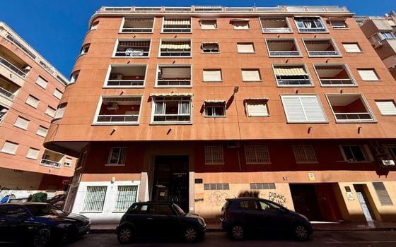 Apartamento de 2 habitaciones en Torrevieja - AG155062 - Foto - 3
