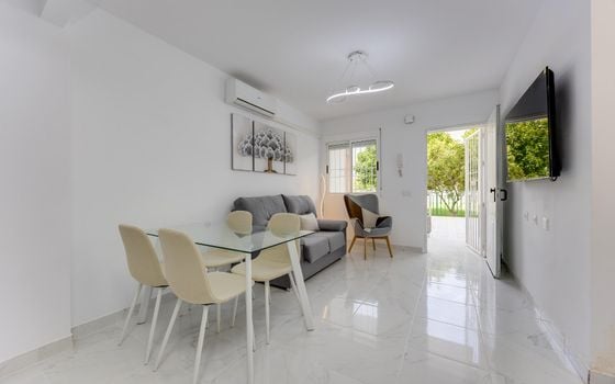 2 bedroom Apartment in Torrevieja - CYM156293 - Photo - 2
