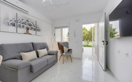 2 bedroom Apartment in Torrevieja - CYM156293 - Photo - 3