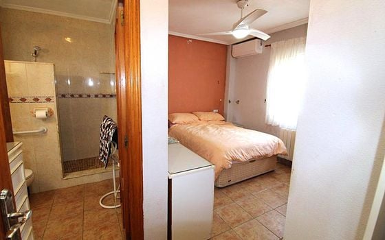 - IMC157229 - Photo - Small - 18
