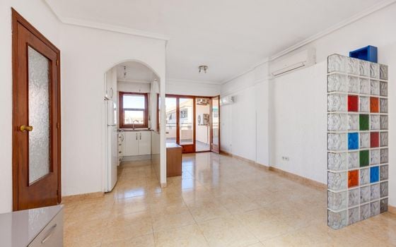 2 bedroom Penthouse in Torrevieja - CYM160888 - Photo - 4
