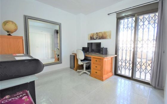 6 bedroom Villa in Villamartin - VRE29853 - Photo - Small - 15