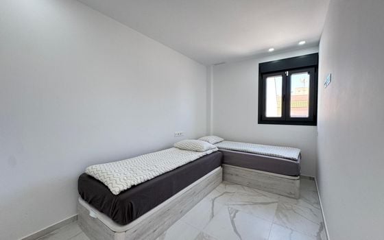 2 bedroom Penthouse in Torrevieja - AG97074 - Photo - Small - 15