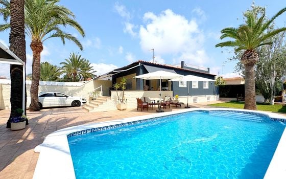 4 bedroom Villa in Torrevieja - B93667 - Photo - 1