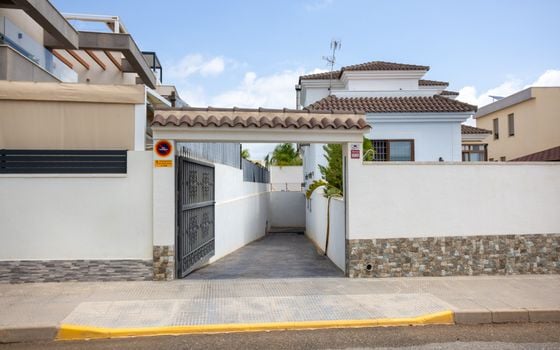 Villa de 4 chambres à Los Montesinos - BCH94351 - Photo - Small - 41