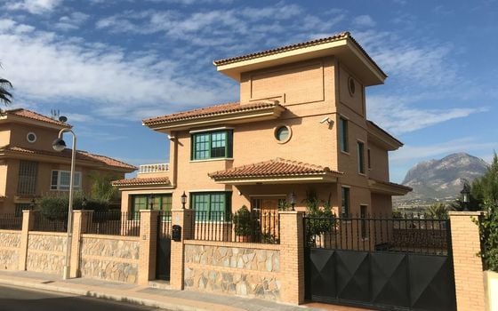 Villa de 8 chambres à Benidorm - BNB96835 - Photo - 1