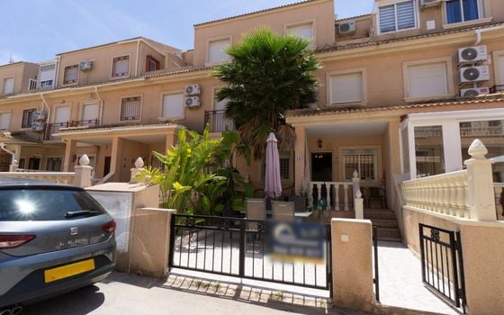 Townhouse de 3 chambres à Orihuela Costa - AG152279 - Photo - 1
